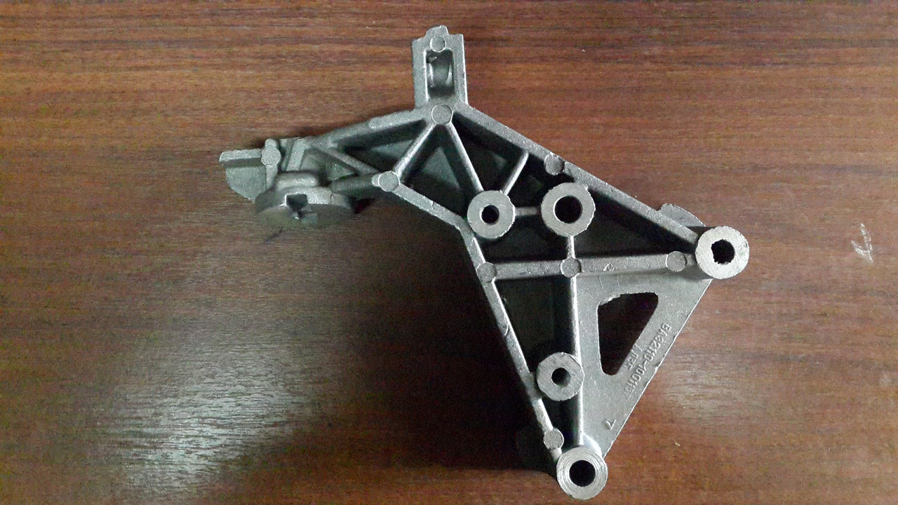 21100-1001157 Кронштейн правой опоры двигателя старого образца