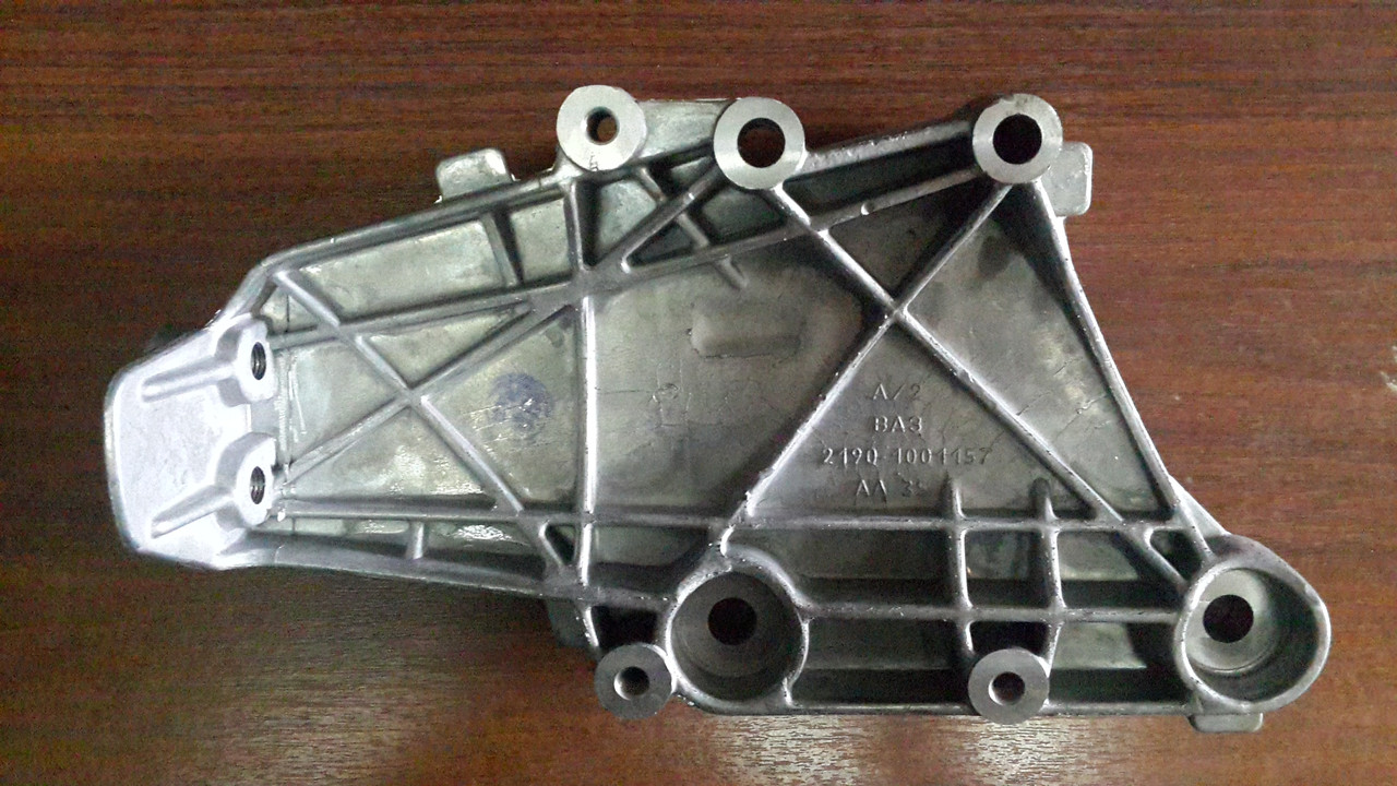 21900-1001157 Кронштейн правой опоры ДВС под кондиционер