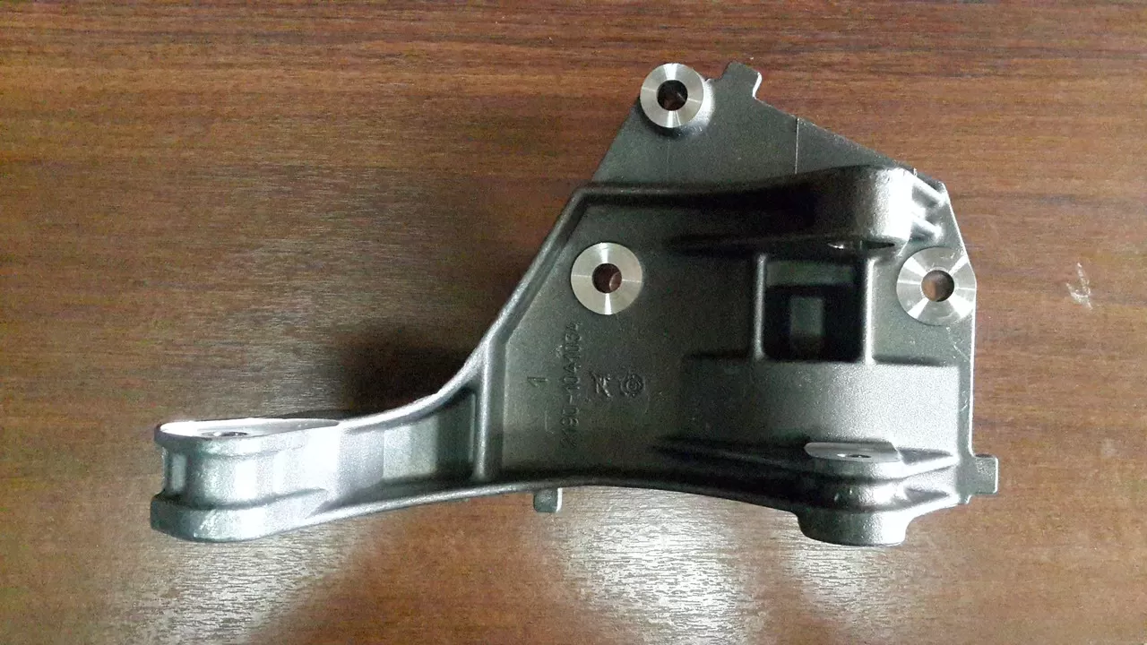 21900-1041034 Кронштейн генератора